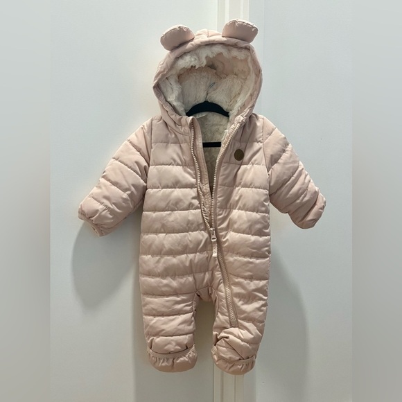 The sweetest bunting snowsuit in pale pink. - Picture 1 of 1